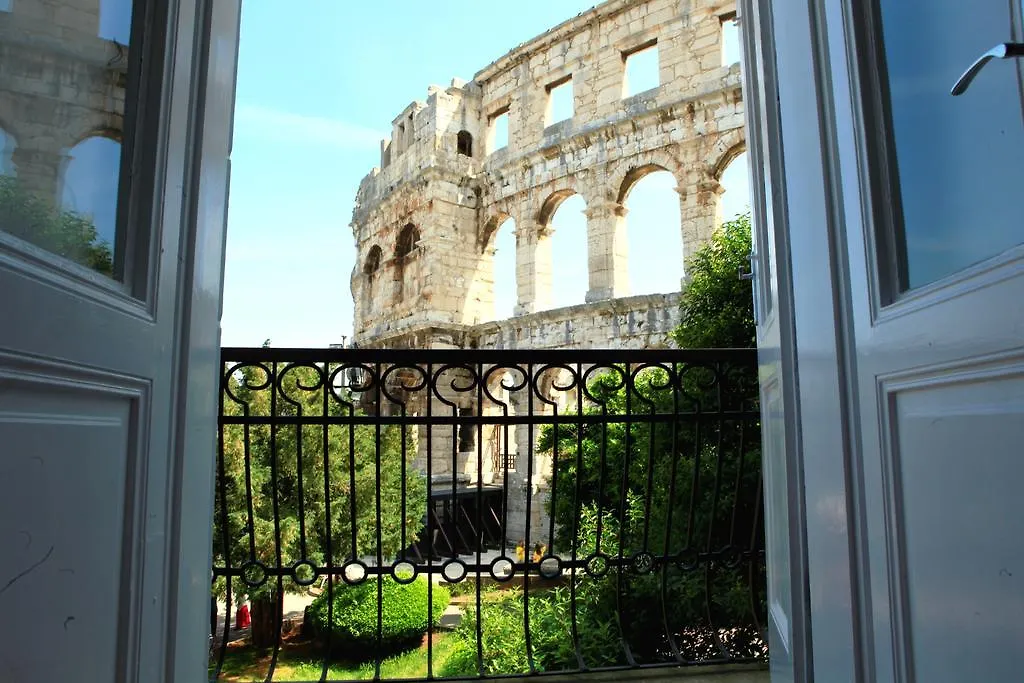 Amphitheatre Premium Apartment With Seaview Pula