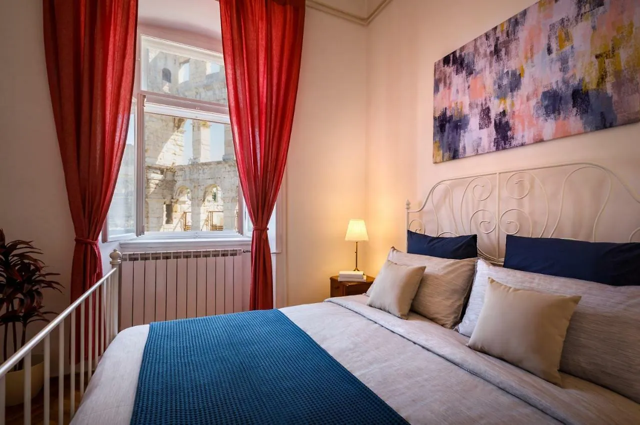 Amphitheatre Premium Apartment With Seaview Pula